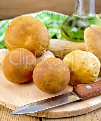 Ceps with knife on the board