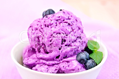 Ice cream blueberry in bowl on napkin