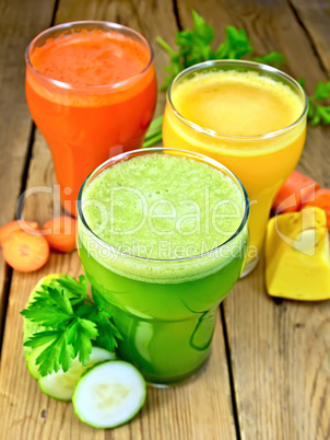 Juice vegetable in three glassfuls with vegetables on table