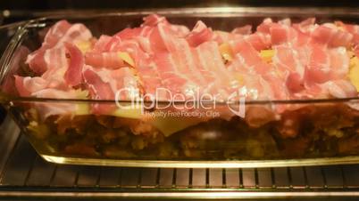 potato meat sauerkraut bacon casserole time lapse pan long 11578