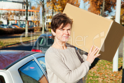 Woman wearing large package on the shoulder