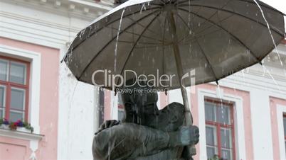 Kissing students statue with fountain in Tartu Estonia GH4 4K