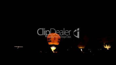heissluftballone feuer in der nacht
