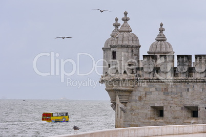 Amphibienbus vor Torre Belem