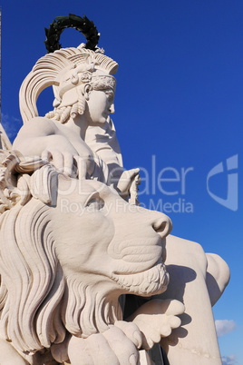 Steinskulptur am Triumpfbogen