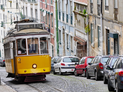 Nostalgische Strassenbahn in Lissabon