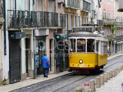 Nostalgische Strassenbahn in Lissabon