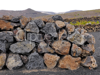Vulkansteinmauer