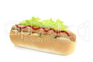 Hot dog mit Gurke und Ketchup