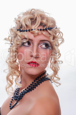 Glamorous Frau mit retro-Frisur