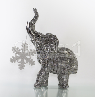 Elefant mit Schneestern Elefant mit Schneestern
