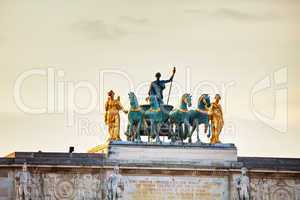 Sculpture of the chariot on top of the Arc de Triomphe du Carrou