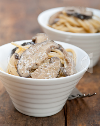 Italian spaghetti pasta and mushrooms