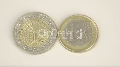 Two France coins with different sizes.