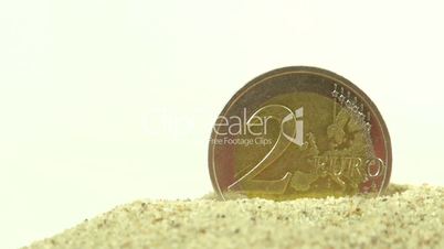From left to right view of the 2 Euro coin
