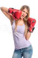 Blonde Frau mit Boxhandschuhen