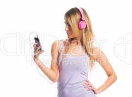 Blonde Frau mit Kopfhörer und Handy