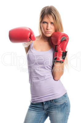 Blonde Frau mit Boxhandschuhen