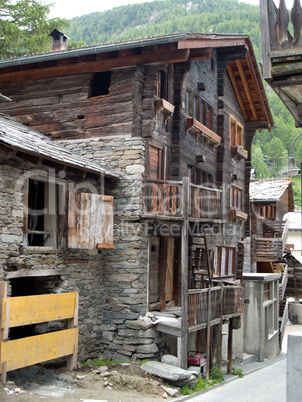 Ein Holzhaus in Zermatt Schweiz