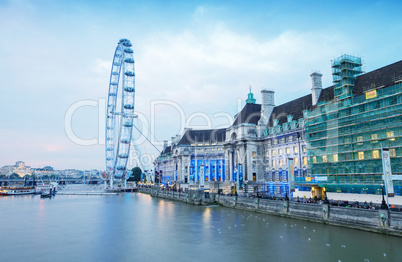 LONDON - SEPTEMBER 27, 2013: Tourists walk along river Thames in