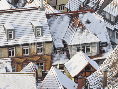 Schneebedeckte Dächer