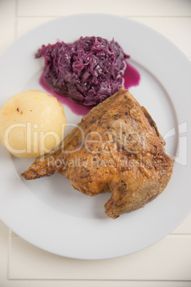 Entenbrust mit Rotkraut und Knödeln