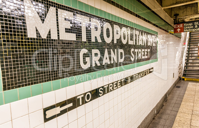 Metropolitan Avenue subway station, New York