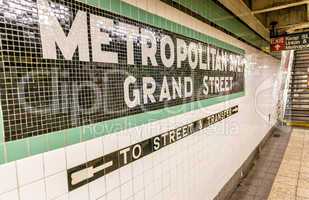 Metropolitan Avenue subway station, New York
