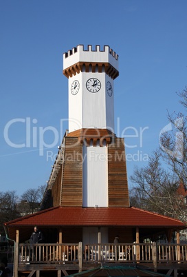 Uhrenturm aus Holz