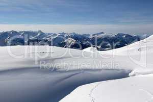 Berge Alpen mit Schnee im Winter