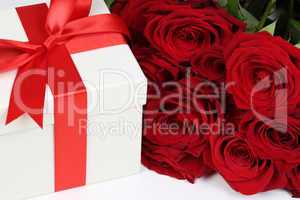 Geschenk mit Rosen für Geschenke zum Geburtstag, Muttertag oder