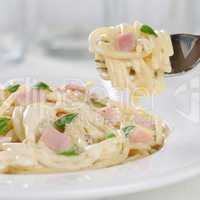 Spaghetti Carbonara Nudeln Pasta Gericht essen mit Gabel