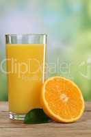 Orangen Saft mit Orange Frucht