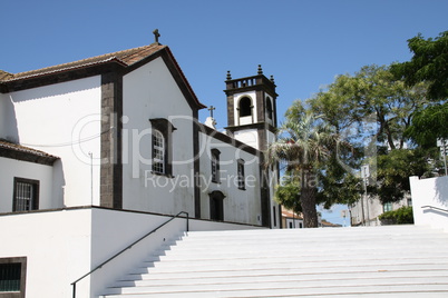 weiße Kirche auf der Azoreninsel Sao Miguel