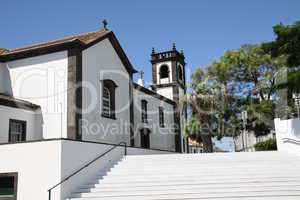 weiße Kirche auf der Azoreninsel Sao Miguel