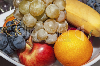Various ripe fruits in a bowl