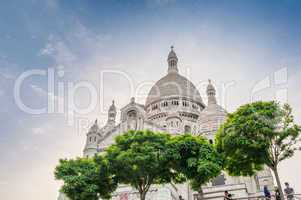 Amazing view of Sacred Heart Cathedral in Montmartre. Paris, Bas