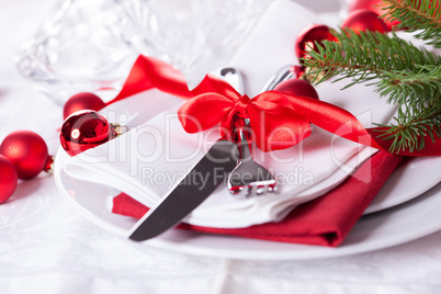 Romantic red Christmas table setting