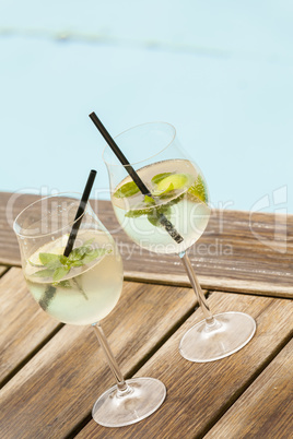 hugo prosecco elderflower soda ice summer drink