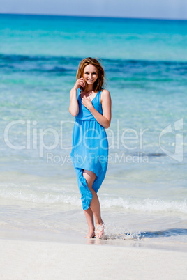 beautful happy woman on the beach lifestyle summertime
