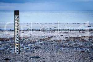 Tidal marker to measure the depth of the high tide