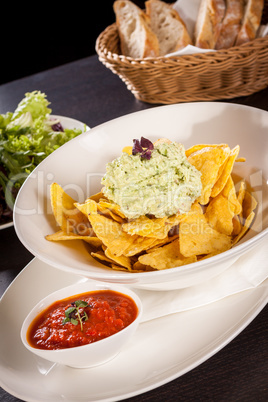 Crisp corn nachos with guacamole sauce