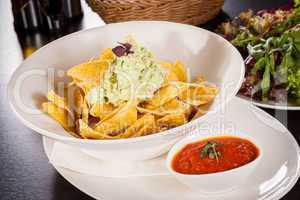 Crisp corn nachos with guacamole sauce