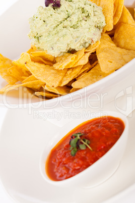 Crisp corn nachos with guacamole sauce