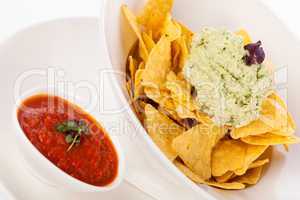 Crisp corn nachos with guacamole sauce