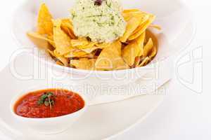 Crisp corn nachos with guacamole sauce