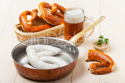 Bayerische Weißwurst mit Brezel