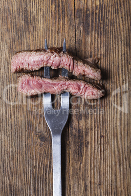 Scheiben ein Steak auf eine Fleisch-Gabel