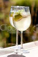 hugo prosecco elderflower soda ice summer drink