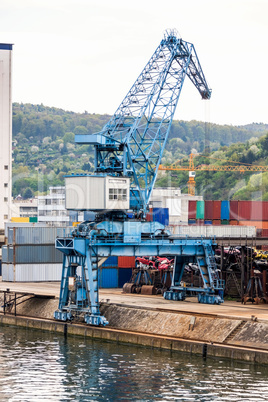 Shipyard with containers and cranes